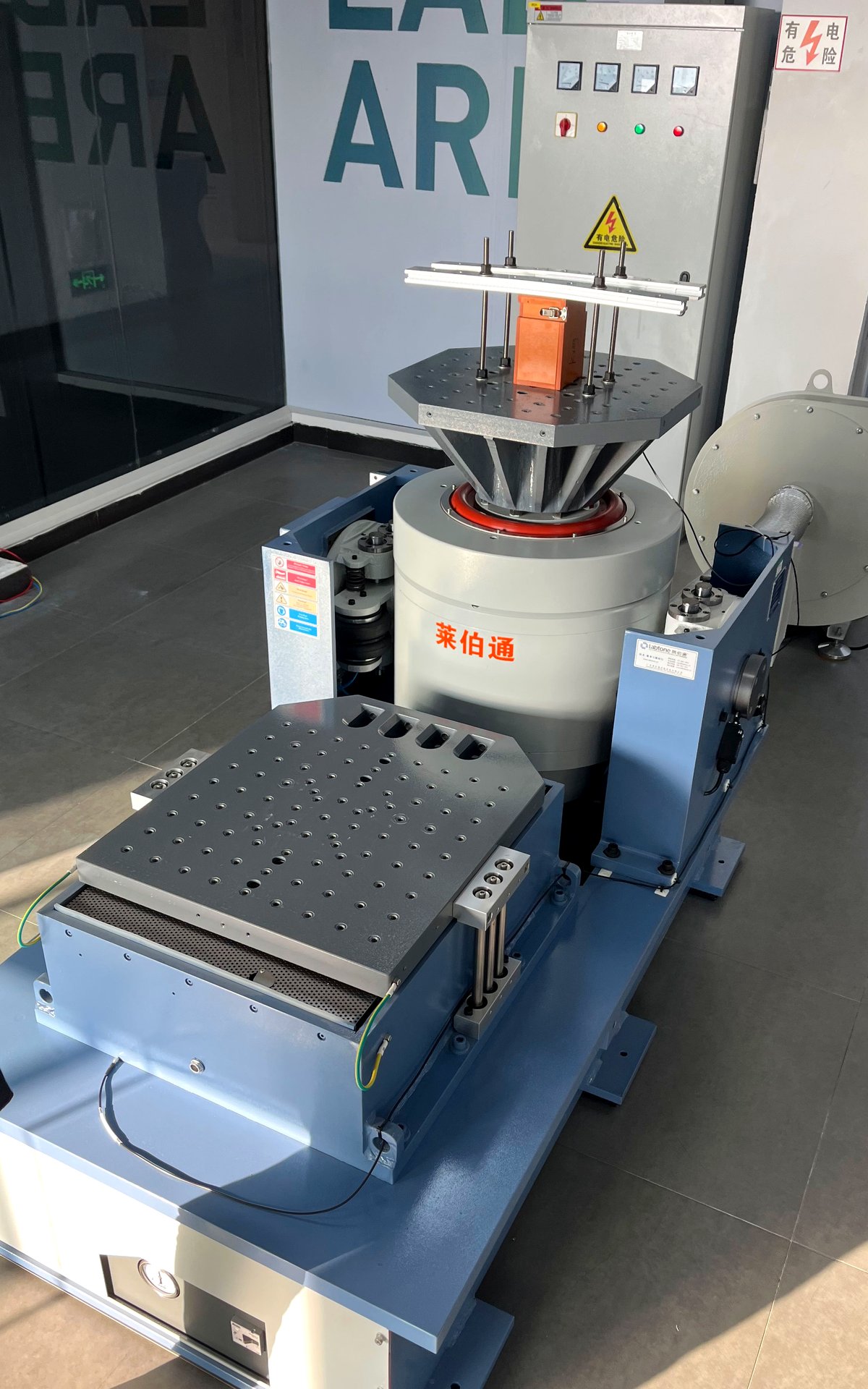 Electrodynamic shaker vibration testing system for battery cells